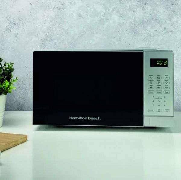 HAMILTON BEACH ESSENTIAL DIGITAL MICROWAVE 20L SILVER